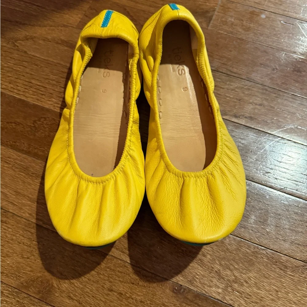 Tieks Mustard Yellow Flats with Teal Sole - Picture 4 of 4